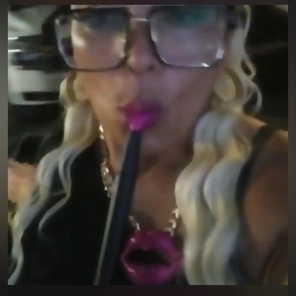 Meet your Posher, A Late Bloomer - Picture 2 of 15